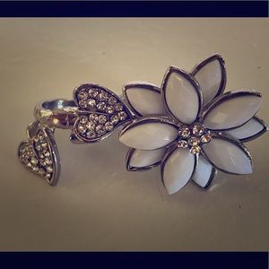 2 finger white flower ring